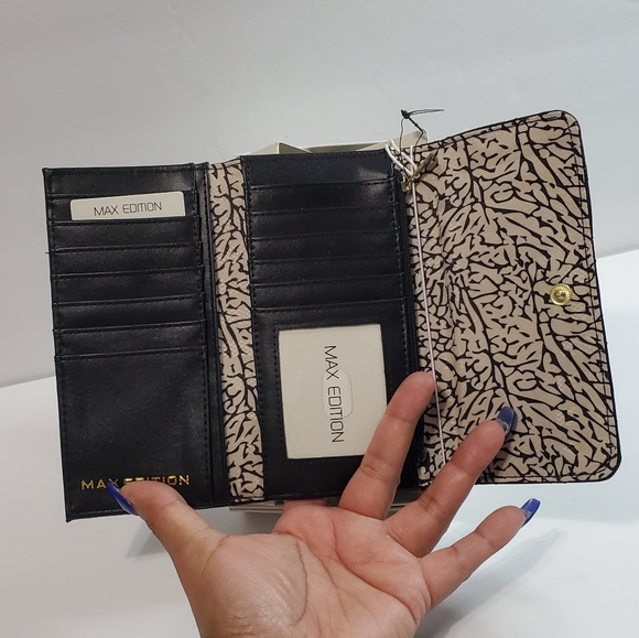 Max Edition Black Gold Stud Wallet - Picture 4 of 5